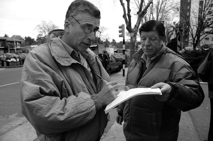 Recolección de firmas en el denominado “día del firmazo”, el sábado.  · Foto: Pablo Nogueira