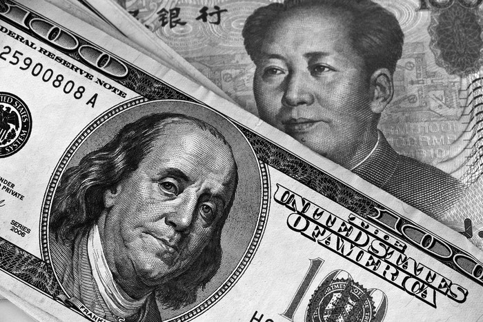 Billetes: dólares estadounidenses y renminbi chinos. (archivo, julio de 2011) · Foto: Efe, Adrian Bradshaw Billetes: dólares estadounidenses y renminbi chinos. (archivo, julio de 2011) · Foto: Efe, Adrian Bradshaw