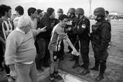 El capitán de Lavalleja, reclama a los policías que han sido agredidos antees del partido en el túnel por allegados de Ferro Carril