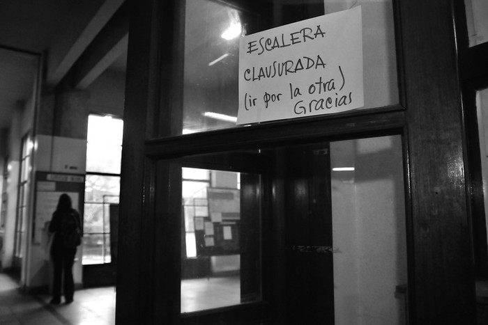 Liceo Zorrilla, ayer en la tarde. · Foto: Javier Calvelo