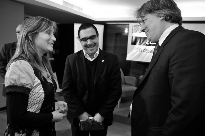 Paula Quintana, Gustavo Pacheco y Fernando Lorenzo, ayer, previo al inicio de la actividad organizada por la Fundación Liber Seregni. · Foto: Javier Calvelo