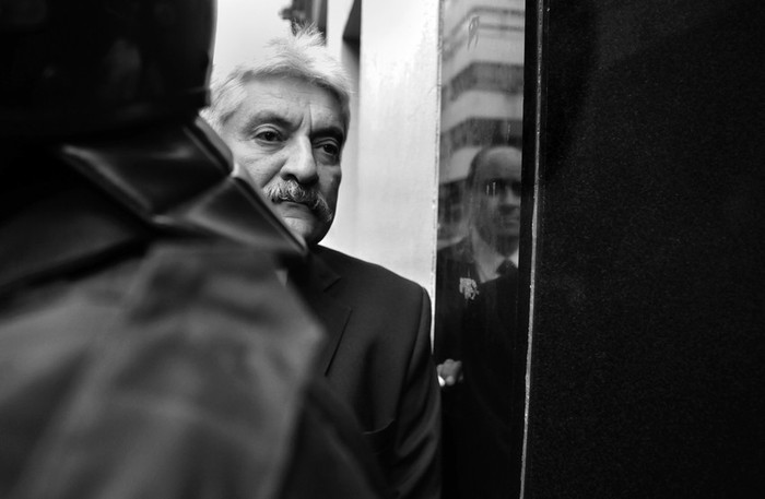 Miguel Dalmao llegando al juzgado de la calle Misiones. (archivo, noviembre de 2010) · Foto: Javier Calvelo