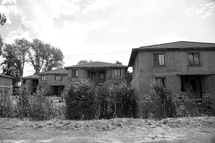 Viviendas construidas con barro en la cooperativa Guyunusa, en Pinar Norte. (archivo, noviembre de 2008) · Foto: Pablo Nogueira