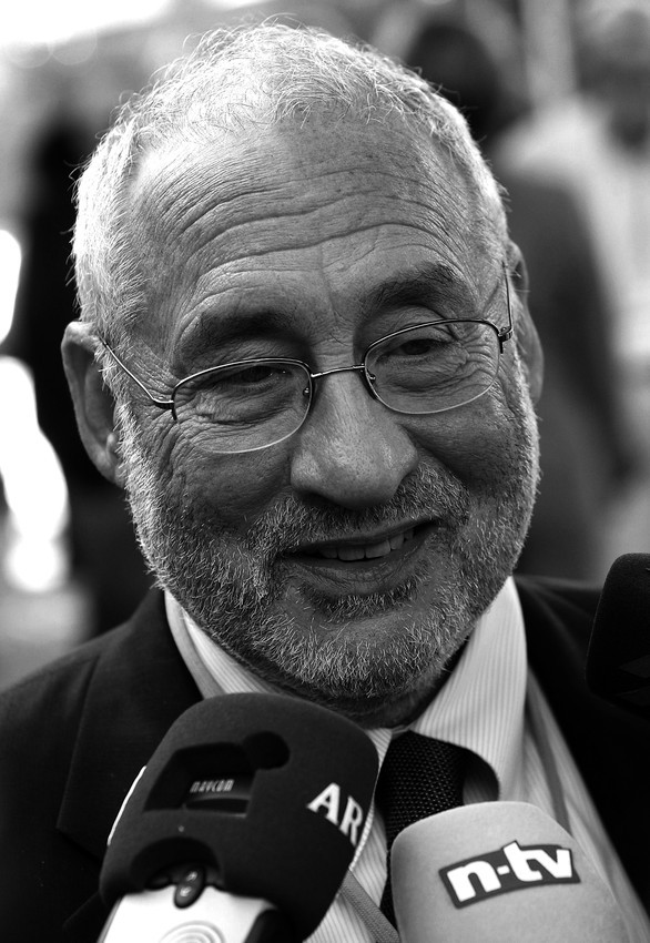 Joseph Stiglitz, a su llegada a un encuentro de galardonados en distintas ediciones con el
premio Nobel de Economía, en la localidad alemana de Lindau, el miércoles 24 de agosto.
 · Foto: Efe, Karl-Josef Hildenbrand