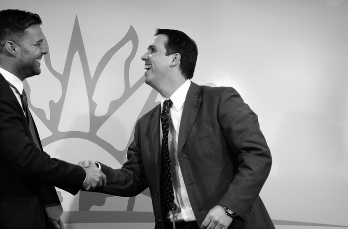 Ricky Martin y Diego Cánepa, ayer, luego de que el presidente José Mujica recibiera al cantante portorriqueño en la Torre Ejecutiva. · Foto: Pablo Nogueira