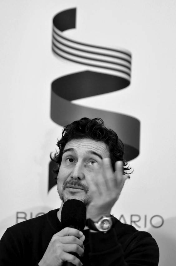 Julio Bocca durante la conferencia del BNS en el Auditorio Nacional Adela Reta. · Foto: Javier Calvelo