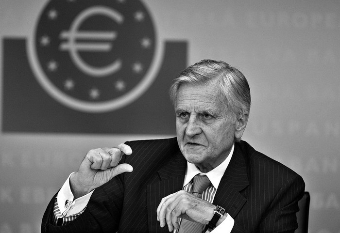 El presidente del Banco Central Europeo, Jean-Claude Trichet, ayer, en rueda de prensa en Francfort del Meno, Alemania. · Foto: Efe, Boris Roessler