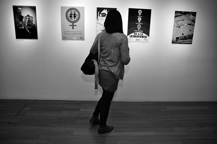 Inauguración de la muestra “Campaña contra la discriminación a lesbianas”, ayer, en el Centro Cultural de España.
 · Foto: Javier Calvelo