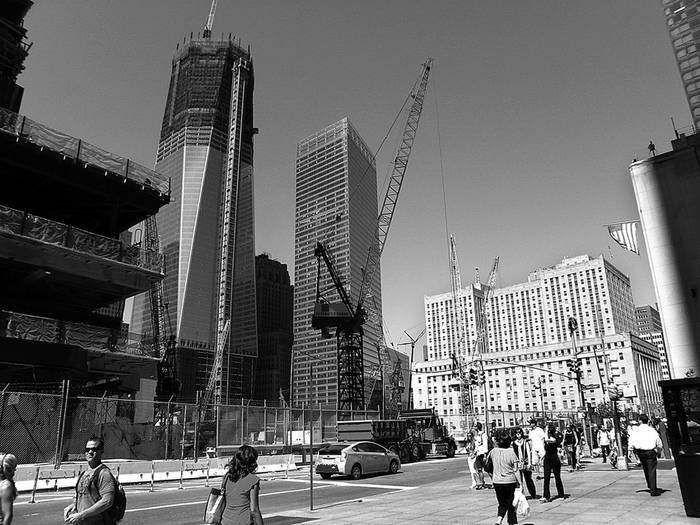 Sur de Manhattan, una zona devastada tras los atentados del 11 de septiembre de 2001, que vive un auténtico renacer,
revitalizada por el desarrollo inmobiliario que ha atraído la llegada de nuevos vecinos y negocios. · Foto: Efe, Andrés Iamartino