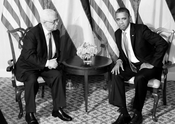 El presidente de la Autoridad Nacional Palestina, Mahmud Abbas, y el presidente estadounidense, Barack Obama, ayer, durante un encuentro que mantuvieron en el hotel Waldorf Astoria, en Nueva York, EEUU. · Foto: Efe, Aaron Showalter