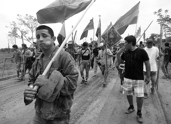 Indigenas en la localidad de Yucumbo, Bolivia, durante la marcha desde la Amazonia hacia La Paz para protestar contra la construccion de una carretera que atravesara una reserva natural.
 · Foto: EFE, s/d de autor