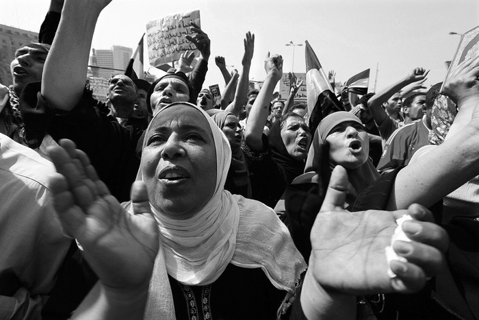 Manifestación en contra de la Ley de Emergencia en la plaza Tahrir en El Cairo, el viernes.  · Foto: Efe, Khaled Elfiqi