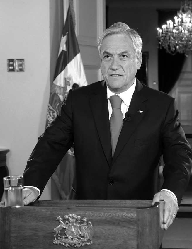 El presidente chileno, Sebastian Pinera, durante la presentacion del proyecto de ley de
presupuesto para 2012, el jueves, en Santiago.  · Foto: Efe, presidencia de Chile