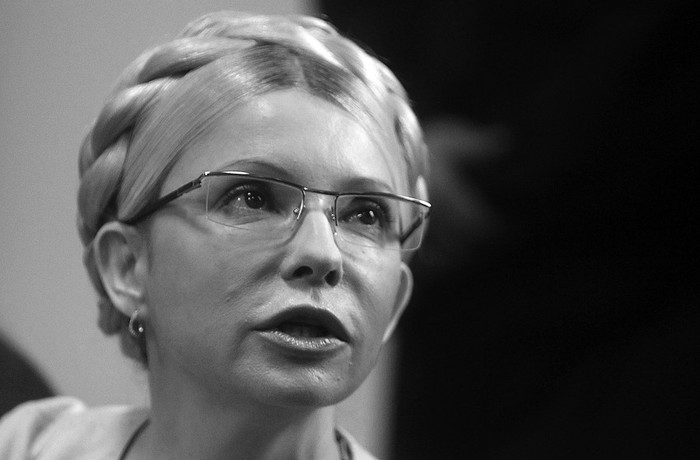 La ex primera ministra y lider opositora de Ucrania Yulia Timoshenko, durante una audiencia celebrada en el juzgado del distrito
Pechora de Kiev (Ucrania), donde ayer fue condenada a siete anos de prision tras ser declarada culpable del delito de abuso de poder.
 · Foto: Efe, Sergey Dolzhenko