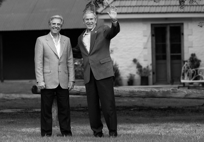 Tabare Vazquez y George W Bush durante el encuentro que mantuvieron en la estancia presidencial de Anchorena. (archivo, marzo de 2007) · Foto: Fernando Morán