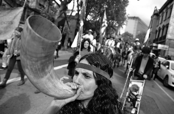 Marcha en contra de la megaminería y en defensa de los recursos naturales · Foto: Javier Calvelo