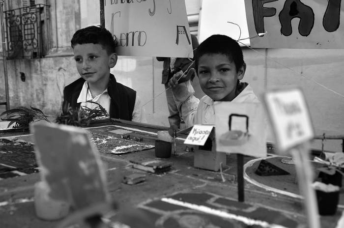 Participantes en el Cabildo de niños, niñas y adolescentes con la propuesta de su organización para la alcaldía. · Foto: Nicolás Celaya