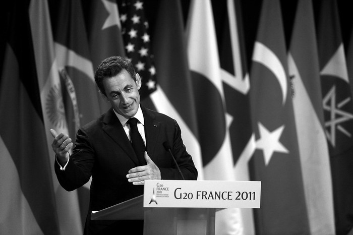 El presidente francés, Nicolas Sarkozy, el viernes, al término de la cumbre del G20, en Cannes.  · Foto: Efe, Vincent Damourette
