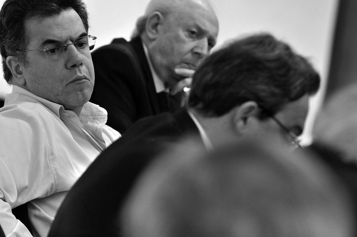 Luis Dulci, Gerardo Caetano y Hugo Varsky, ayer en el Centro de Formación para la Integración Regional (Cefir) · Foto: Javier Calvelo