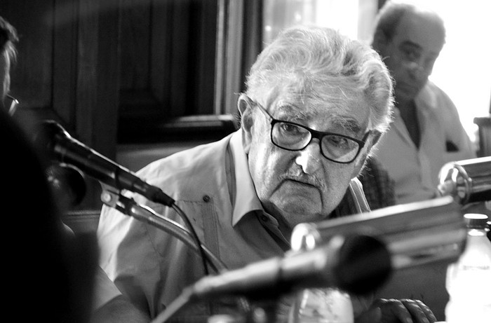José Mujica en la Comisión de Ganadería de la Cámara de Senadores, que trata el fondo de garantía de los productores lecheros, ayer, en el Palacio Legislativo. Foto: Alessandro Maradei