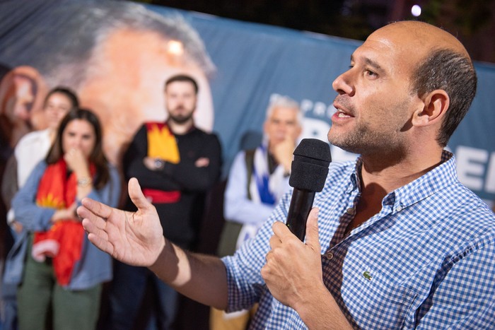 Marín Lema durante un acto de la Coalición Republicana, el 13 de noviembre, en la plaza Cagancha. · Foto: Gianni Schiaffarino