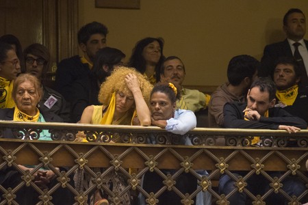 Público en las barras durante la votación en la Cámara de Diputados, en la noche del 18 de octubre. · Foto: Mariana Greif Público en las barras durante la votación en la Cámara de Diputados, en la noche del 18 de octubre. · Foto: Mariana Greif