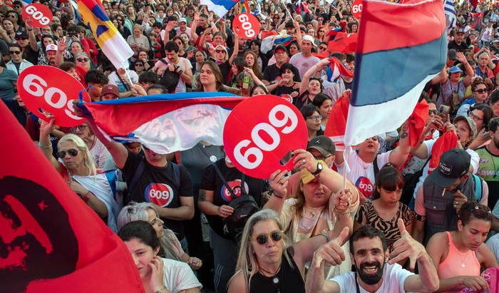 Acto final del Movimiento de Participación Popular, el 19 de octubre, en plaza Primero de Mayo. · Foto: Martín Varela Umpiérrez
