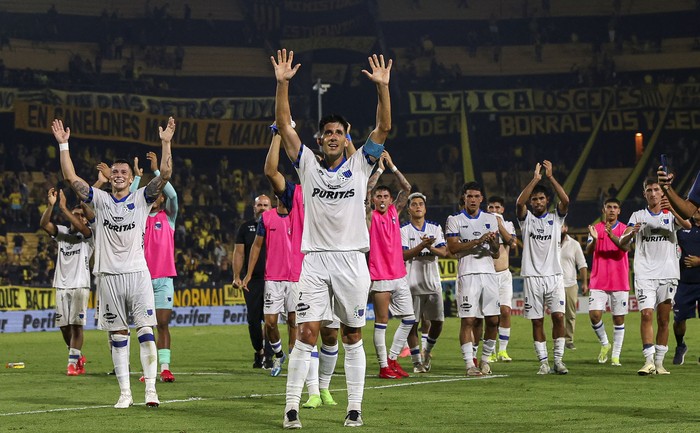 Los jugadores de Liverpool, el 20 de marzo, al final del partido en el Campeón del Siglo. · Foto: Rodrigo Viera Amaral