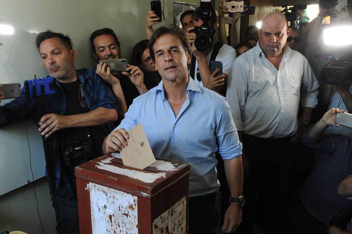 Votación del candidato presidencial del Partido Nacional, Luis Lacalle Pou.  · Foto: Federico Gutiérrez