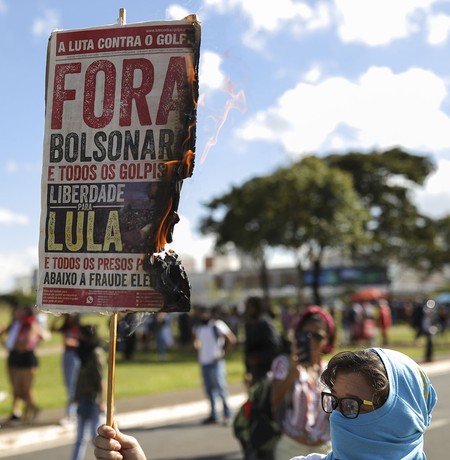 Manifestantes durante una huelga organizada por la Unión Nacional de Estudiantes (UNE) en Brasilia, el 15 de mayo. · Foto: Sergio Lima, AFP Manifestantes durante una huelga organizada por la Unión Nacional de Estudiantes (UNE) en Brasilia, el 15 de mayo. · Foto: Sergio Lima, AFP