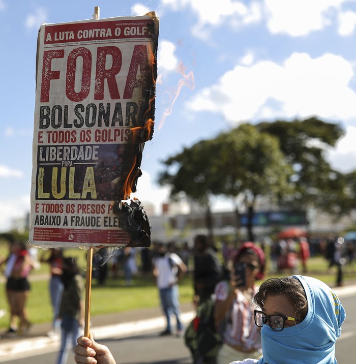 Manifestantes durante una huelga organizada por la Unión Nacional de Estudiantes (UNE) en Brasilia, el 15 de mayo. · Foto: Sergio Lima, AFP