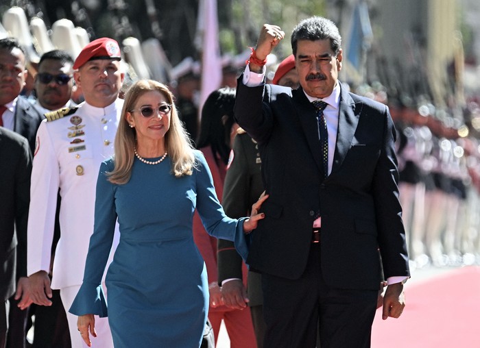 Cilia Flores y Nicolás Maduro, previo a ingresar al Congreso Nacional, el 10 de enero en Caracas. · Foto: Federico Parra, AFP