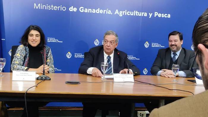 Celia Ortega, Fernando Mattos y Adrián Peña, en conferencia de prensa en el Ministerio de Ganadería, Agricultura y Pesca. · Foto: Presidencia de Uruguay