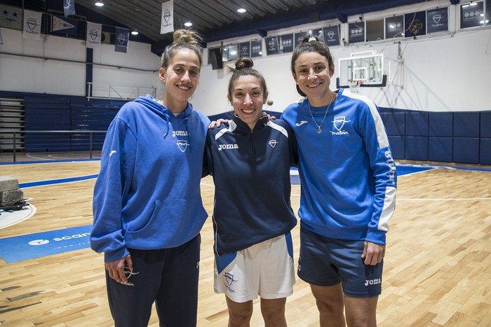 Sabina Bello, Fiorella Martinelli y Florencia Somma, jugadoras del Club Malvín