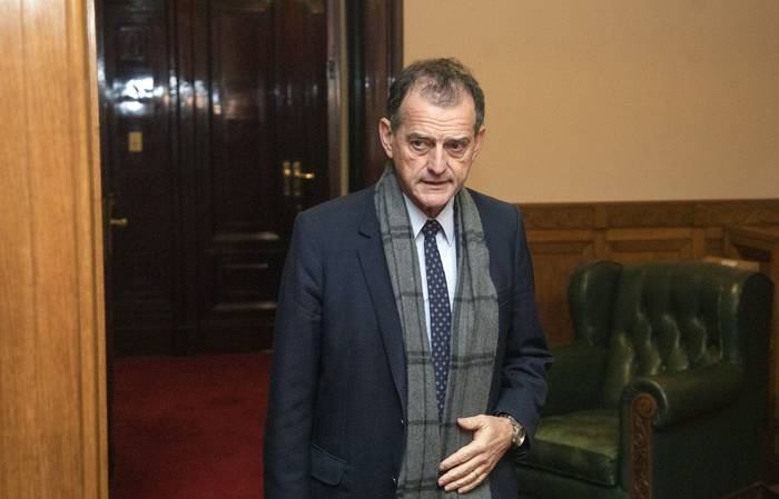 Guido Manini Ríos, el 6 de junio, en el Parlamento. · Foto: .