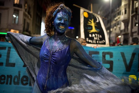 Marcha en defensa del agua, anoche, por Av. 18 de julio. · Foto: Santiago Mazzarovich Marcha en defensa del agua, anoche, por Av. 18 de julio. · Foto: Santiago Mazzarovich