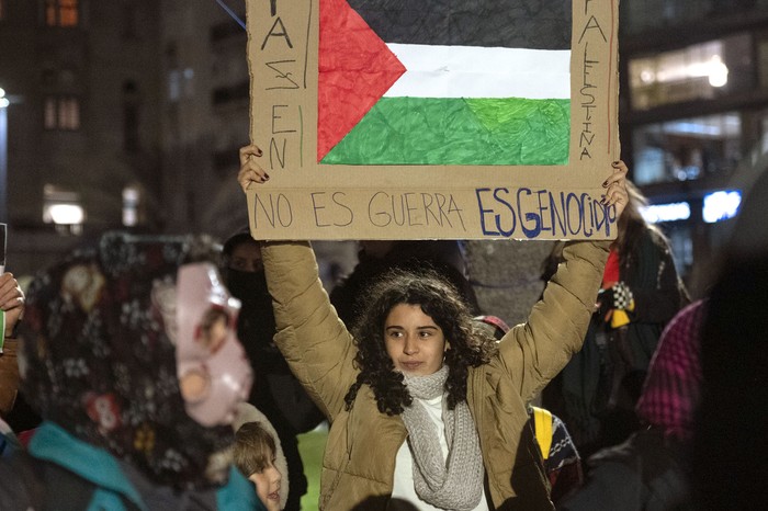 Concentración contra el genocidio en Gaza, el 17 de junio, en la plaza Independencia. · Foto: Alessandro Maradei