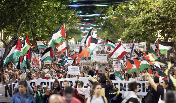Marcha por Palestina, este jueves, en Montevideo. · Foto: Camilo dos Santos