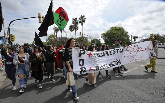 Marcha de estudiantes de secundaria, en Paso Molino (11.10.2022). · Foto: Federico Gutiérrez
