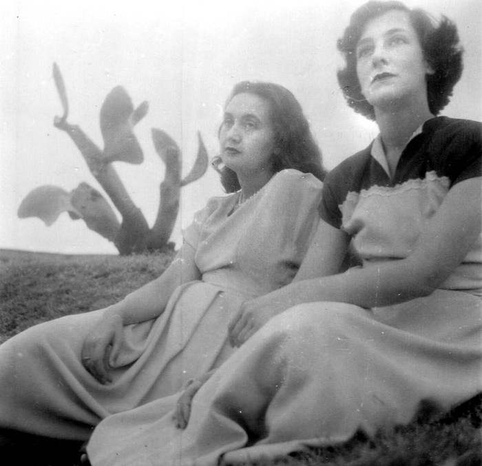 María Inés Silva Vila e Ida Vitale, década de 1950. Foto: archivo familiar, s/d de autor