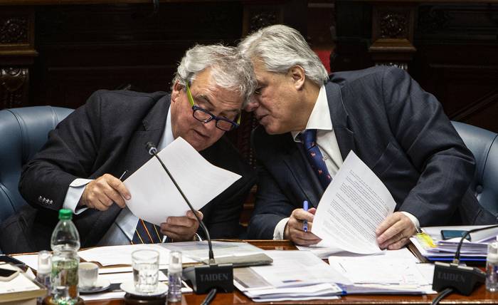 Luis Alberto Heber y Francisco Bustillo durante la interpelación por el caso Marset (archivo, agosto de 2022). · Foto: Ernesto Ryan