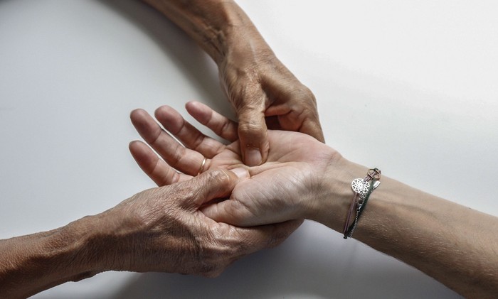 Foto principal del artículo 'Contacto y masajes, sí, pero primero regulación' · Foto: Pixabay