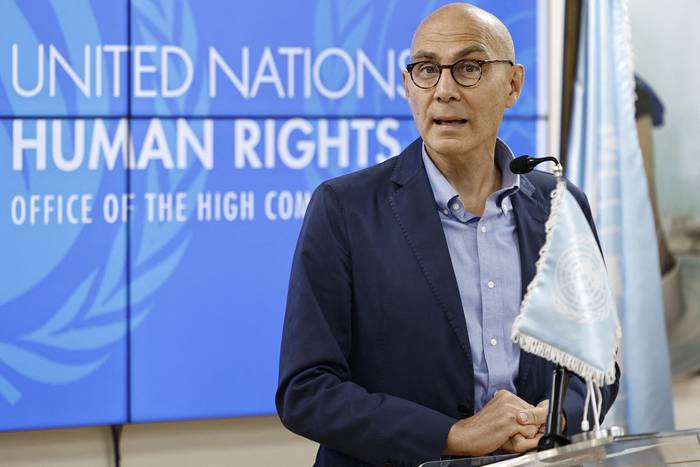 Volker Türk, alto comisionado de las Naciones Unidas para los Derechos Humanos, durante una conferencia de prensa, en El Cairo (08.11.2023). · Foto: Khaled Desouki / AFP