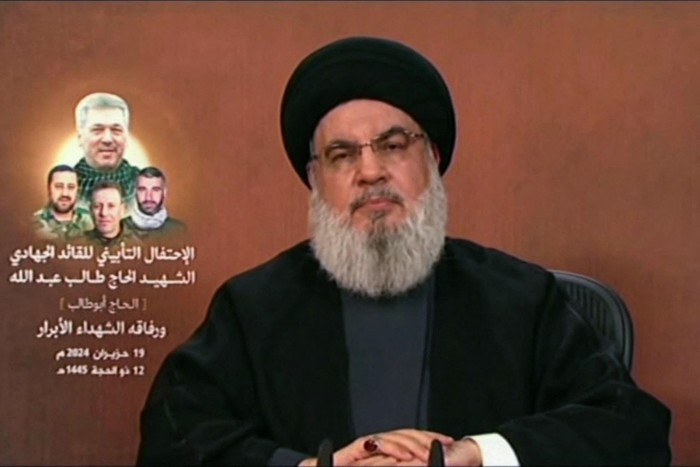 Imagen tomada el 19 de junio del canal Al-Manar TV, de Hezbolá. El jefe de Hezbolá, Hassan Nasrallah, da un discurso televisado desde un lugar no revelado en Líbano. · Foto: Al-Manar, AFP