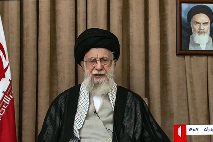 Ayatolá Alí Jamenei, líder supremo iraní, ayer, durante un videomensaje a la nación.
Foto: Irib, AFP