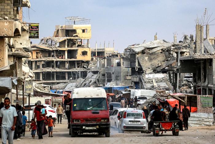 Edificios destruidos en Jan Yunis, el 6 de octubre, en el sur de la Franja de Gaza. · Foto: Bashar Taleb, AFP