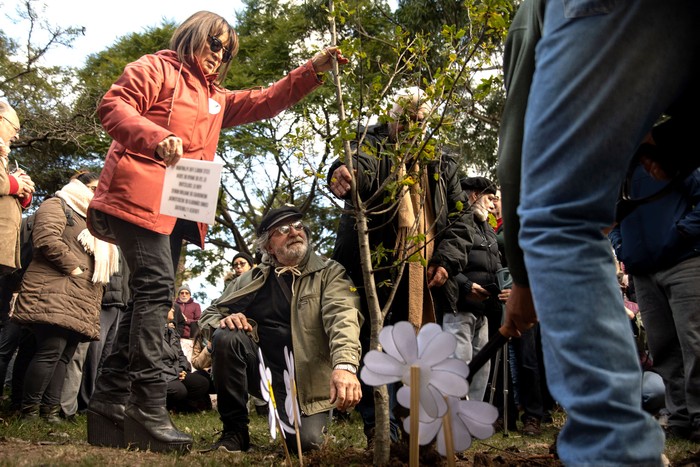 Colocación de placa de la memoria en la UTU de Malvín Norte (archivo, mayo de 2024). · Foto: Mara Quintero