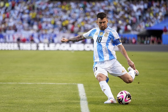 Lionel Messi en el partido entre Argentina y Ecuador, el 9 de junio, en Chicago. · Foto: Patrick McDermott, Getty Images, AFP