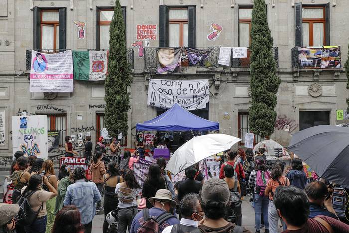 Grupos feministas ocupan la sede de la Comisión de Derechos Humanos de la Ciudad de México, el 9 de septiembre de 2020.
 · Foto: Gerardo Vieyra, Nurphoto, AFP