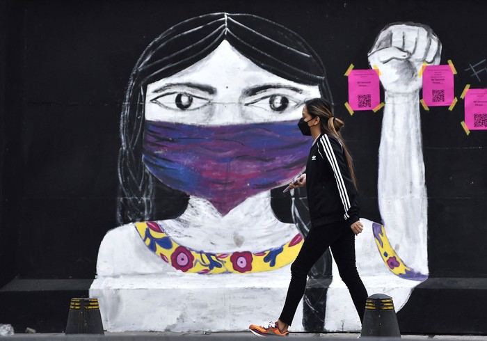 Grafiti por el Día Internacional para la Eliminación de la Violencia contra la Mujer, el 25 de noviembre, en Ciudad de México. · Foto: Claudio Cruz, AFP